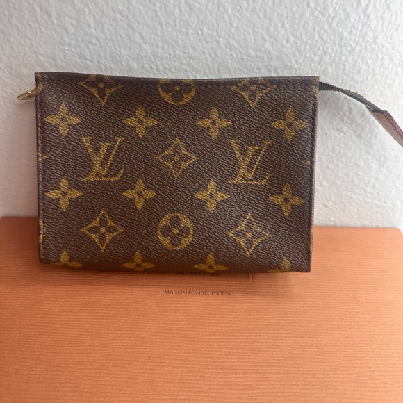 Louis Vuitton Brown Monogram Poche Toilette 15 Cosmetic Bag - Picture 1 of 15